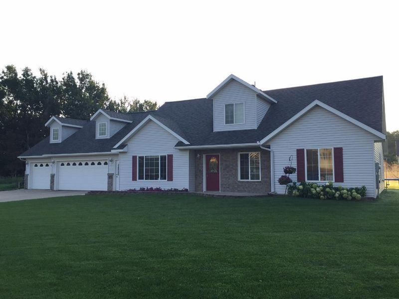416 Pondview Ln, Saint Joseph, MN 56374