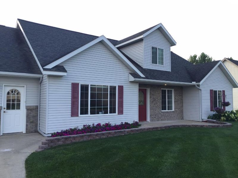 416 Pondview Ln, Saint Joseph, MN 56374