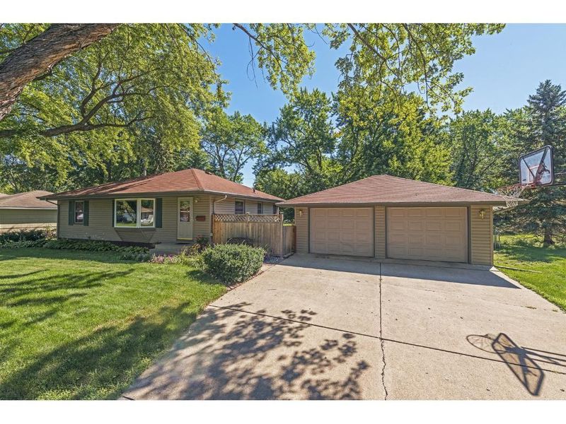 6256 Sumter Ave N, Brooklyn Park, MN 55428