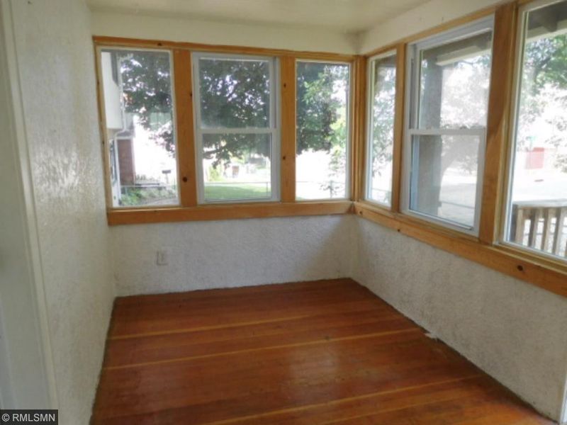 137 9th Ave N, South Saint Paul, MN 55075