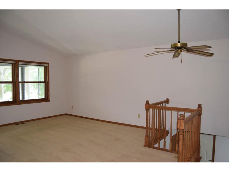 3686 Gershwin Ln N, Oakdale, MN 55128