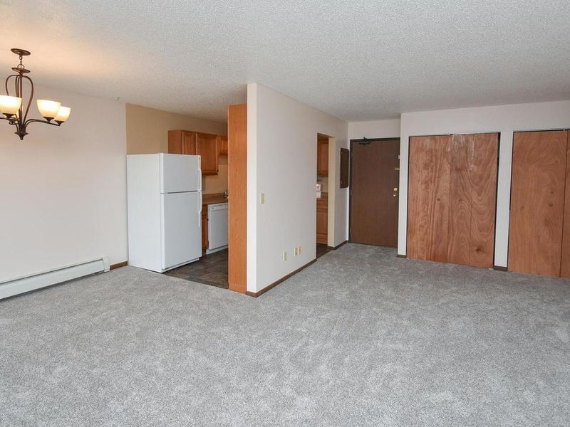 7601 W 101st St #304, Bloomington, MN 55438