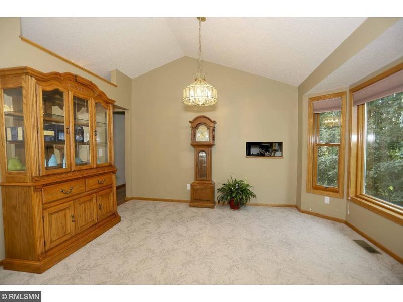 2411 Hynes Ave N, Oakdale, MN 55128