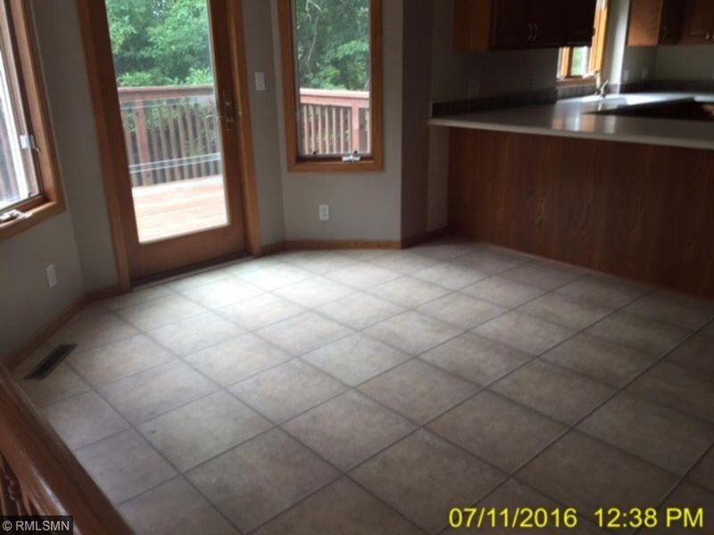 1876 E Shore Dr, Maplewood, MN 55109