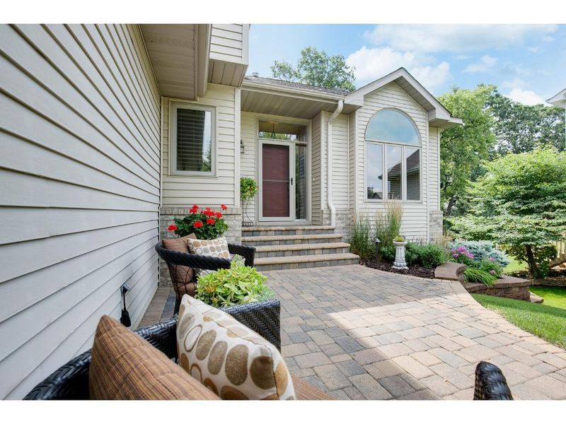 4687 Hale Ave N, Oakdale, MN 55128