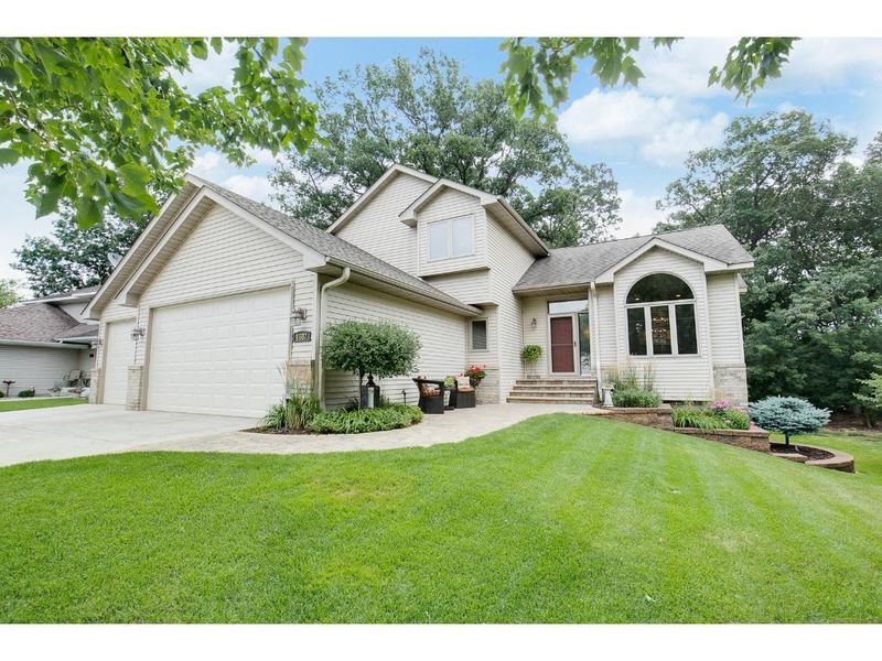 4687 Hale Ave N, Oakdale, MN 55128