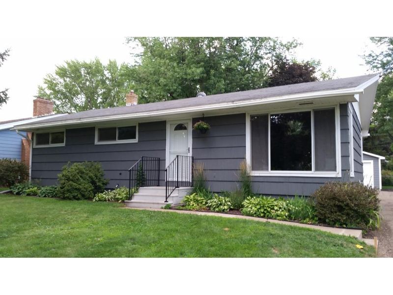 4784 Carolyn Ln, White Bear Lake, MN 55110