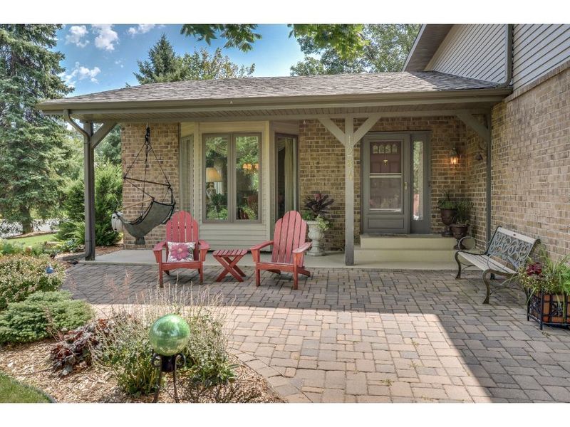 1284 Raspberry Ct, Eagan, MN 55123