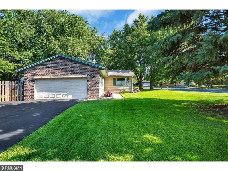 9625 Trenton Ln N, Maple Grove, MN 55369