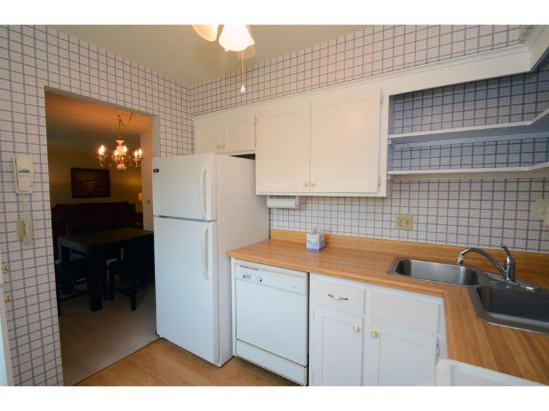 2730 Dale #201, Roseville, MN 55113