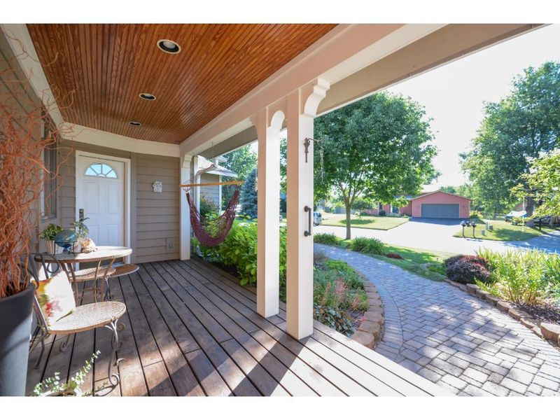 1055 Wedgewood Ln S, Eagan, MN 55123