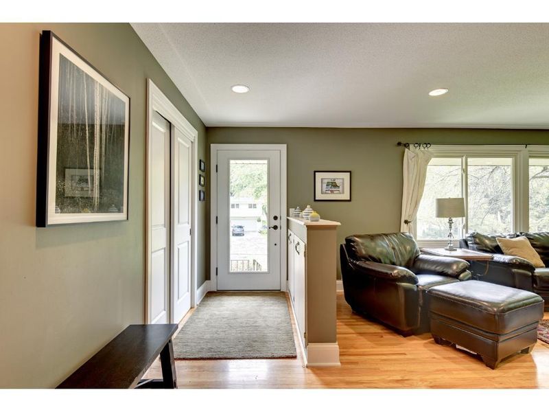 5108 Abercrombie Dr, Edina, MN 55439