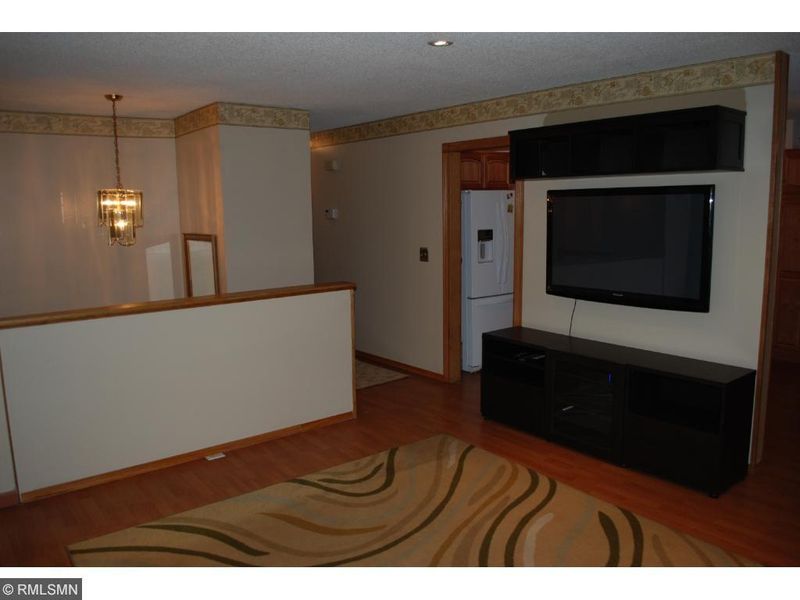 2212 Matterhorn Ln, Saint Paul, MN 55119