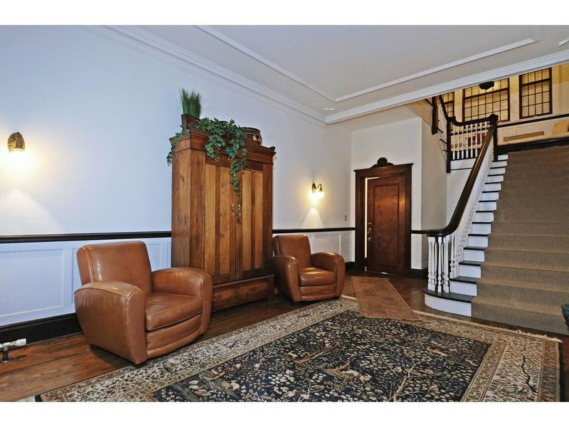 300 Ridgewood Ave #1, Minneapolis, MN 55403