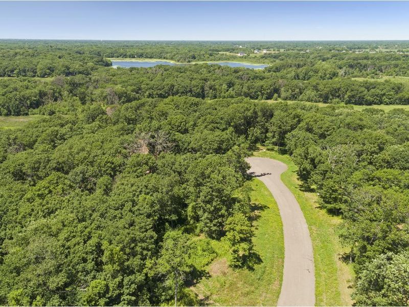 2 Cherrywood Cir, North Oaks, MN 55127