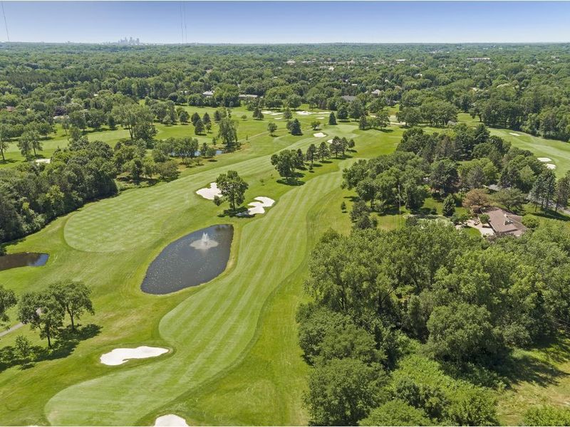 2 Cherrywood Cir, North Oaks, MN 55127