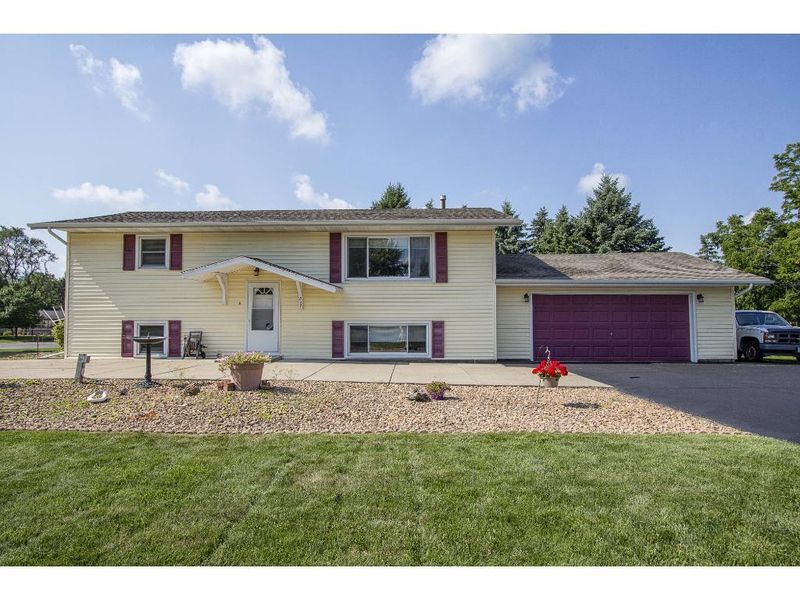 809 Ridge Dr SE, Saint Michael, MN 55376