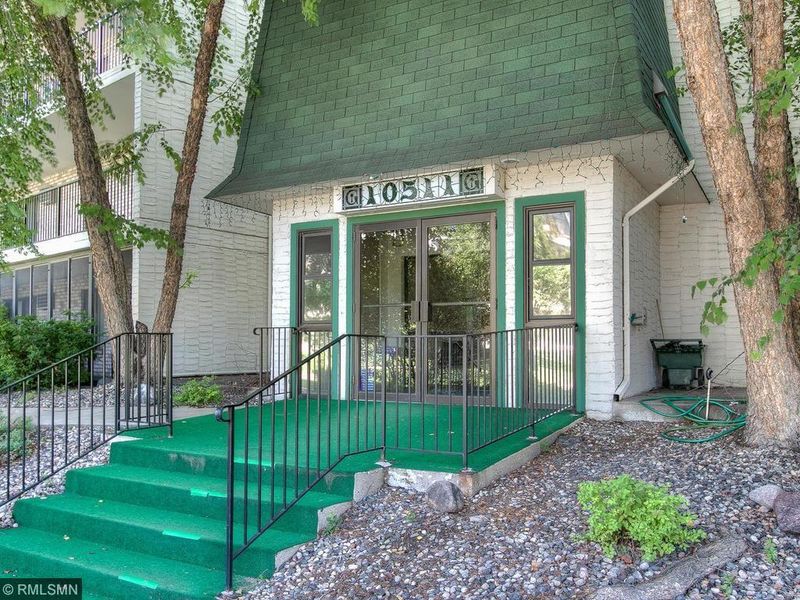 10511 Cedar Lake Rd #515, Minnetonka, MN 55305