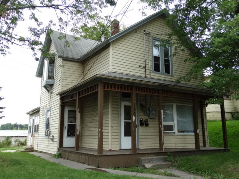 196 Acker St E, Saint Paul, MN 55117