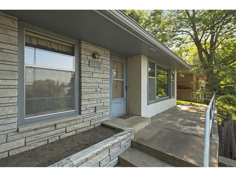 2510 E Medicine Lake Blvd, Plymouth, MN 55441