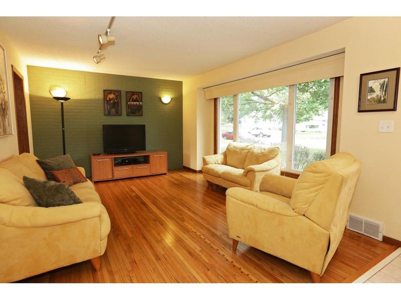 6914 Columbus Ave, Richfield, MN 55423