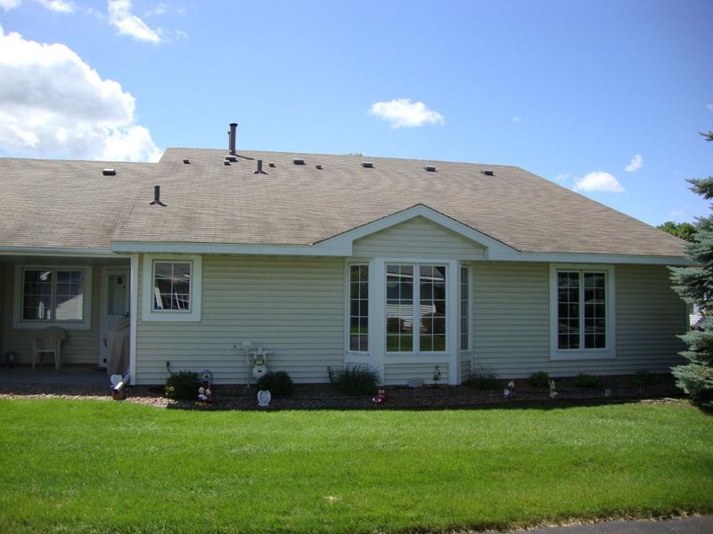 1243 Hilo Ave N, Oakdale, MN 55128