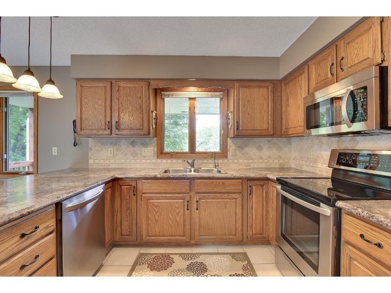 15651 La Bon Ter, Minnetonka, MN 55345