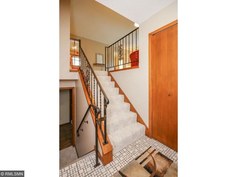 1281 Tyler St S, Shakopee, MN 55379