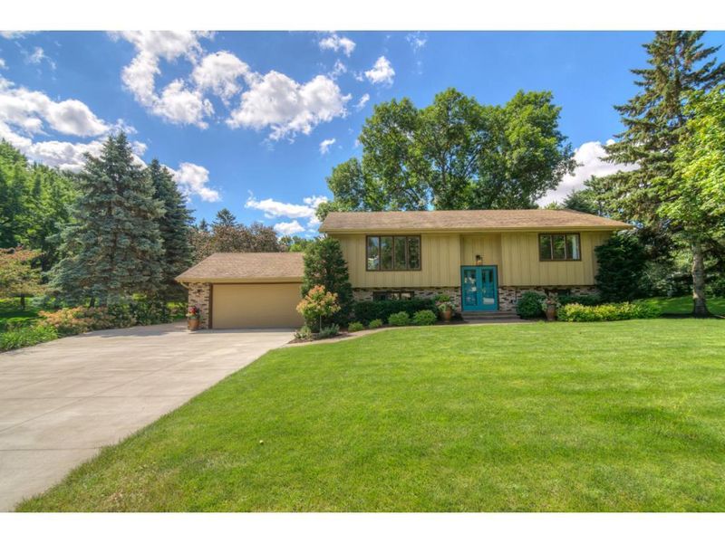 838 Bluebill Dr, Mendota Heights, MN 55120