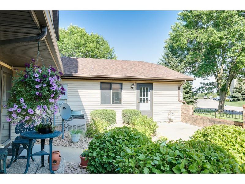 4243 Centerville Rd, Vadnais Heights, MN 55127