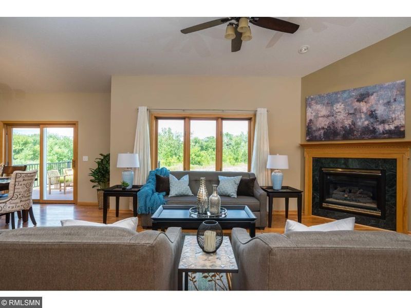 9086 Xenia St, Loretto, MN 55357