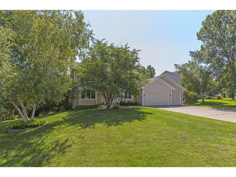 1719 Orchard Dr, Woodbury, MN 55125