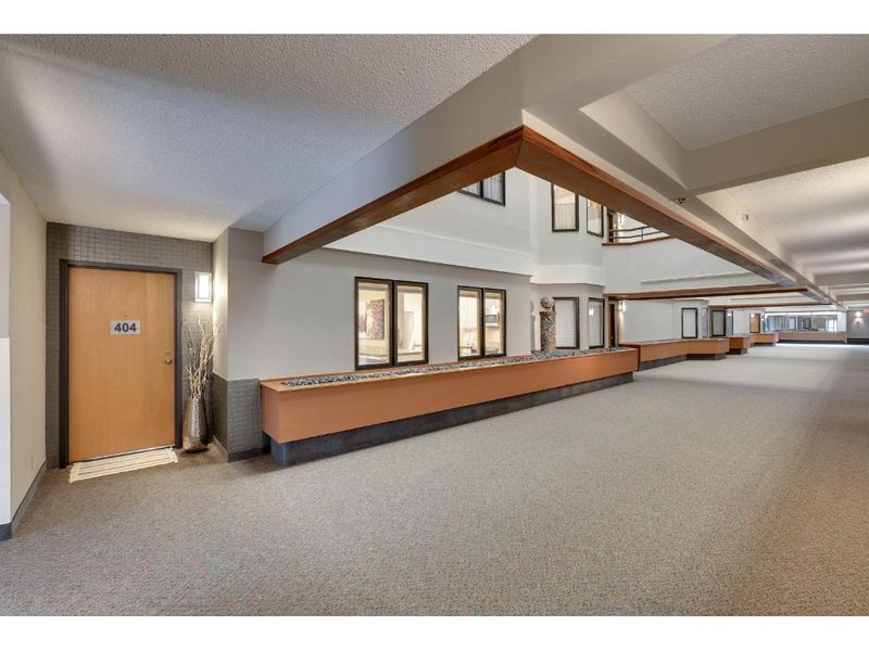 198 6th St E #404, Saint Paul, MN 55101
