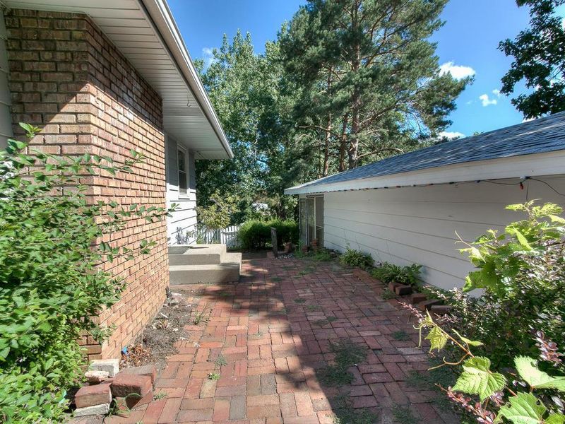 1759 Rowe Pl, Saint Paul, MN 55106
