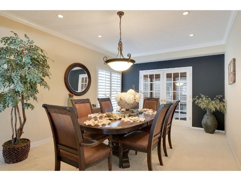 9043 Victoria Dr, Eden Prairie, MN 55347