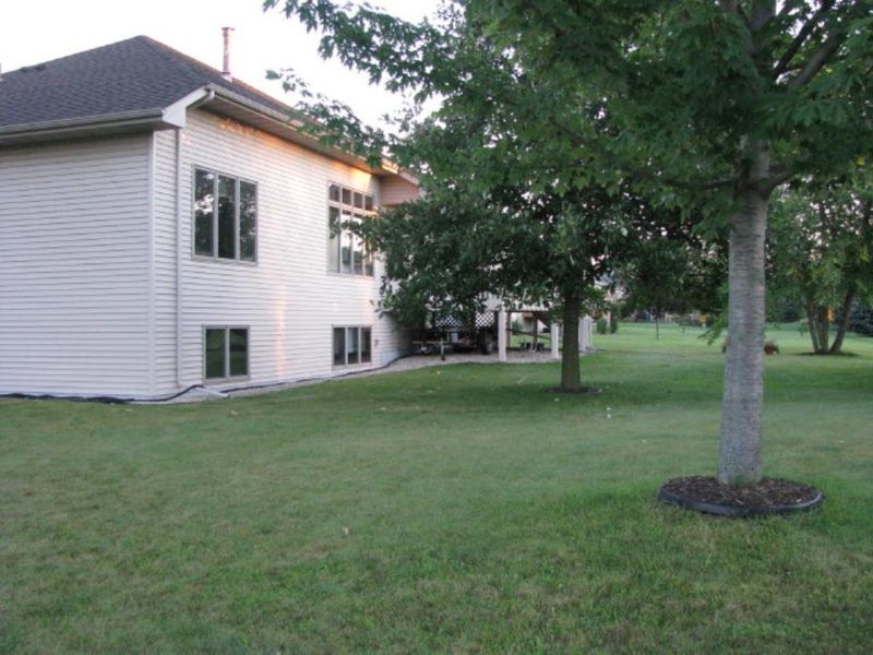 525 Rambling Creek Dr SE, Saint Michael, MN 55376