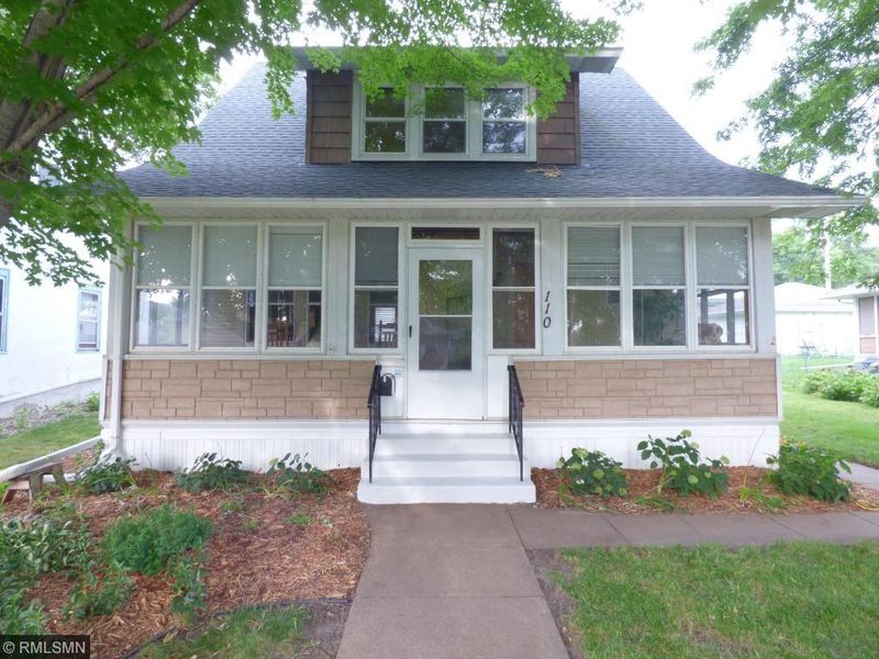 110 14th Ave S, South Saint Paul, MN 55075