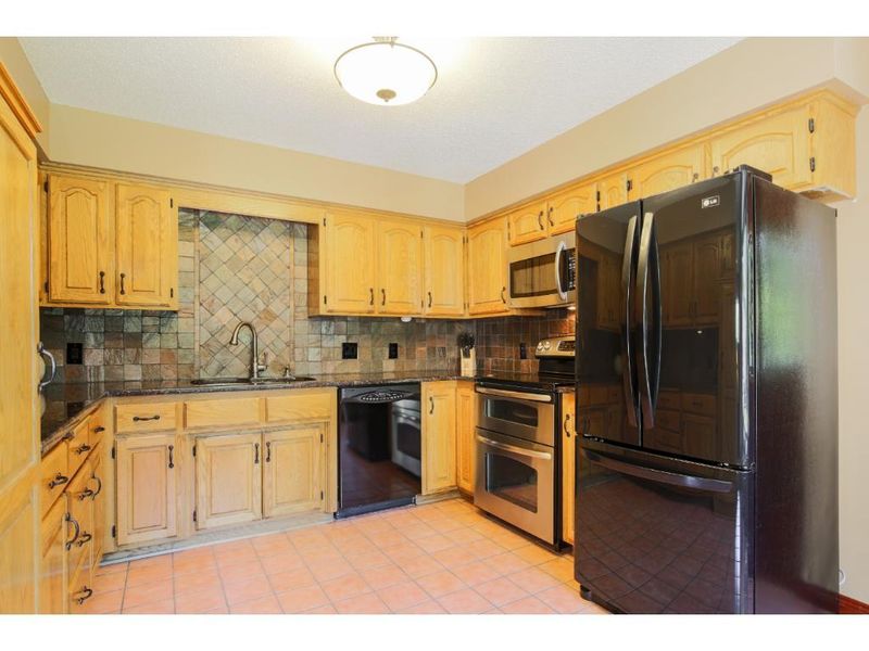 618 Wildflower Way, Eagan, MN 55123