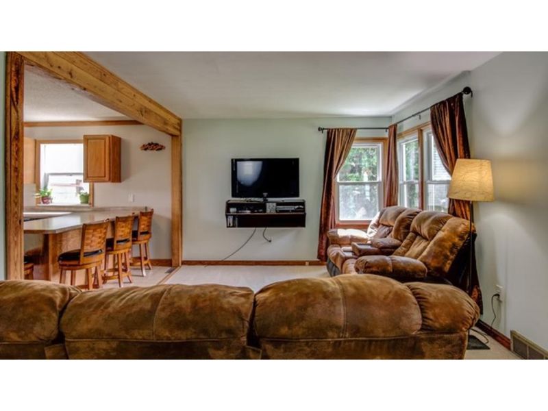 2421 11th St, Eau Claire, WI 54703