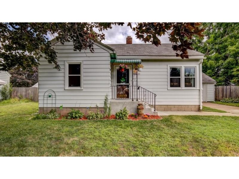 2421 11th St, Eau Claire, WI 54703