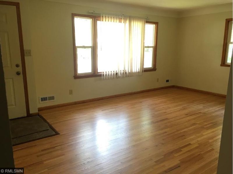 1394 Ames Ave, Saint Paul, MN 55106