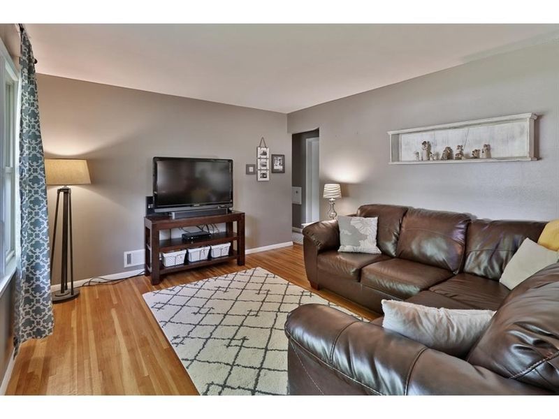 596 Granite Ave N, Oakdale, MN 55128