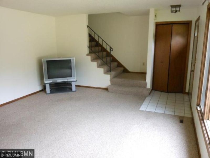3101 W 90th St, Bloomington, MN 55431