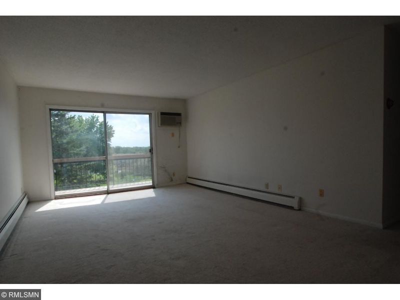 2800 Hillsboro Ave N #304, Crystal, MN 55427