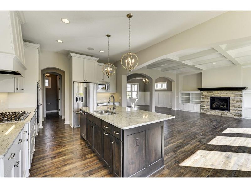 61 Rapp Farm Blvd, North Oaks, MN 55127