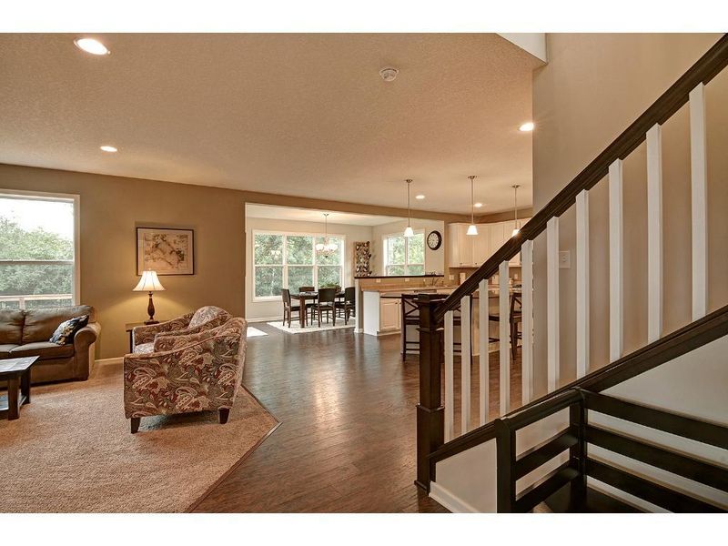 8643 Portage Ln E, Shakopee, MN 55379