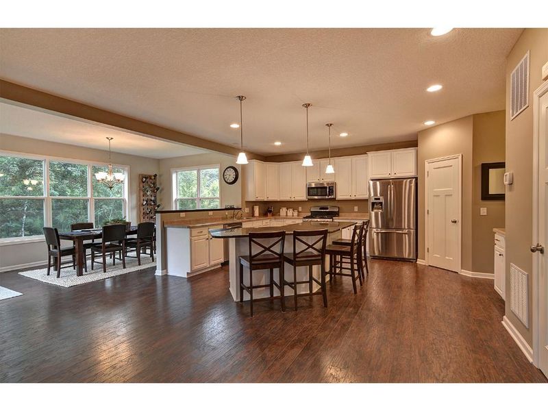 8643 Portage Ln E, Shakopee, MN 55379