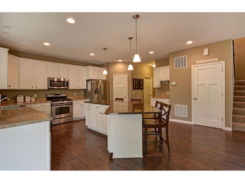 8643 Portage Ln E, Shakopee, MN 55379