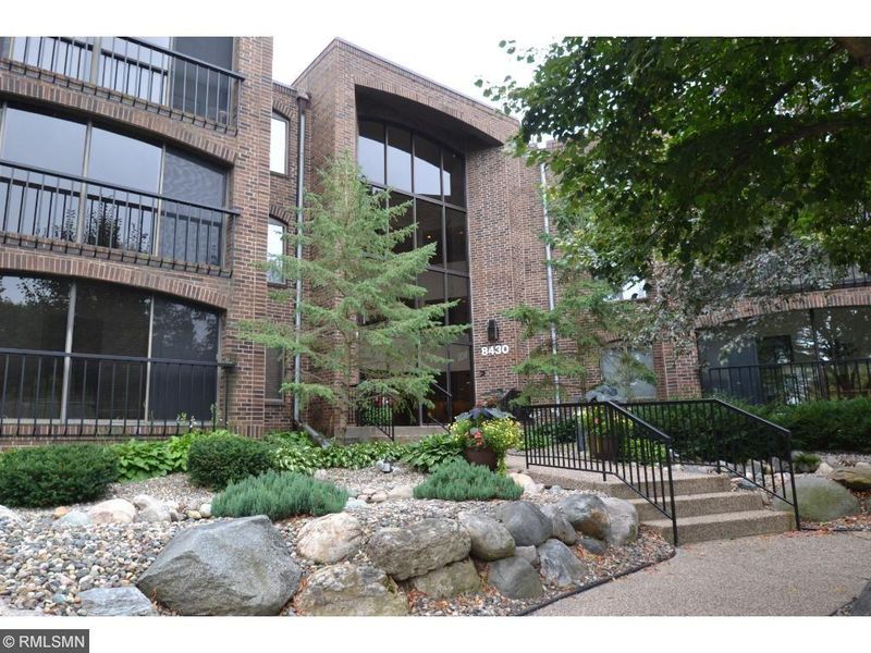 8430 Pennsylvania Rd #314, Bloomington, MN 55438