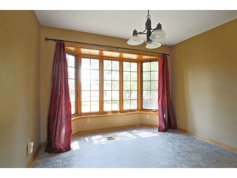 1607 E 89th St, Bloomington, MN 55425